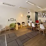 Business & Family Ambiente アパート *
