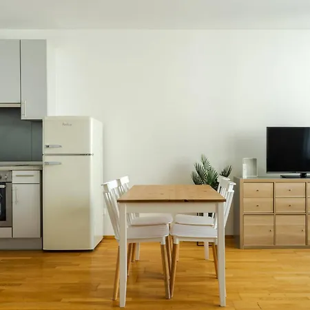 Business & Family Ambiente Apartments Апартаменты *