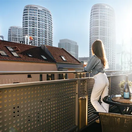 Business & Family Ambiente アパート